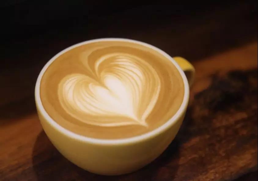 分享咖啡拉花：实心、压纹心、推层心的方法~