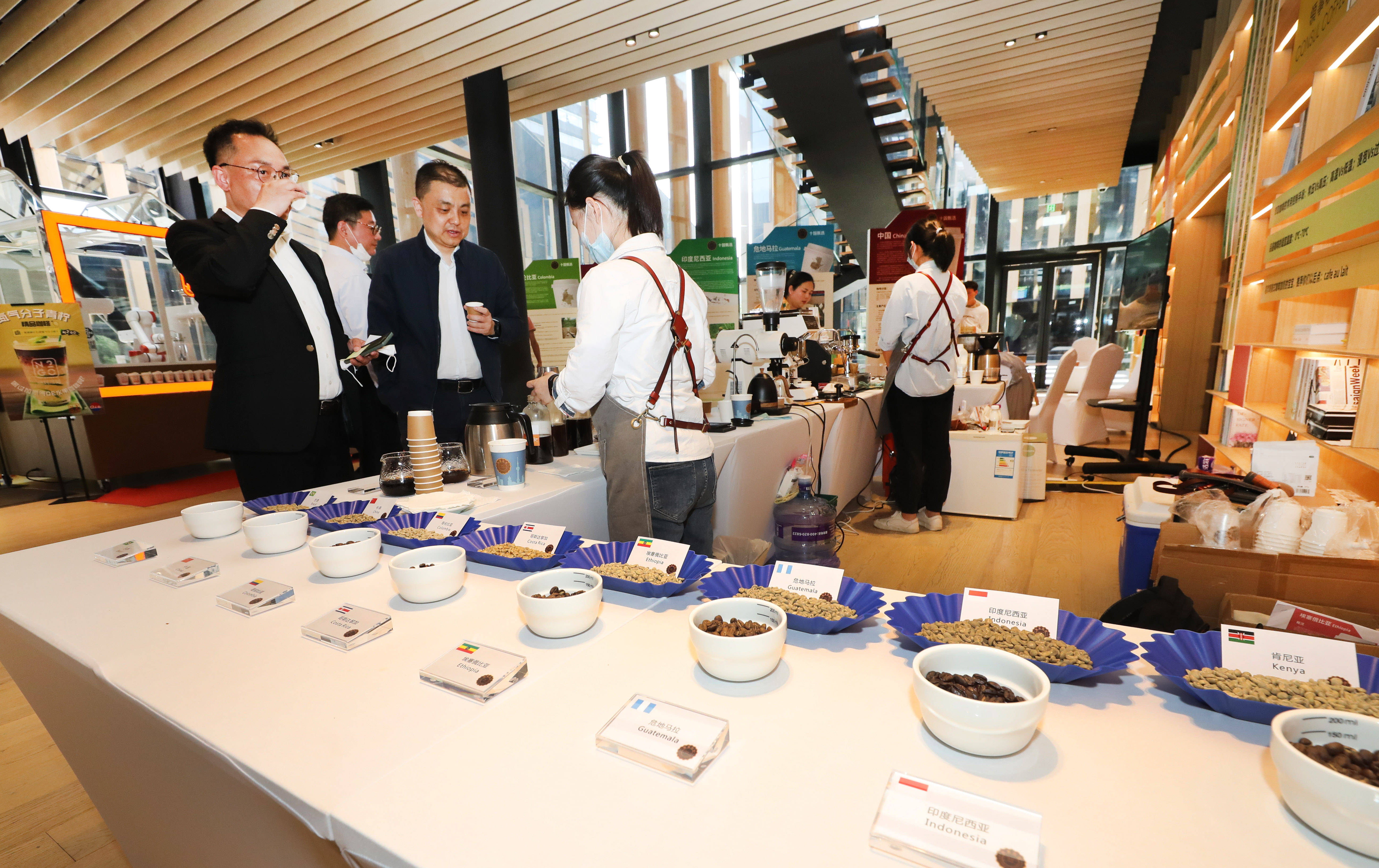 上海港虹桥咖啡贸易平台上线中国咖啡产业升级 首届咖啡国际论坛在上海举办