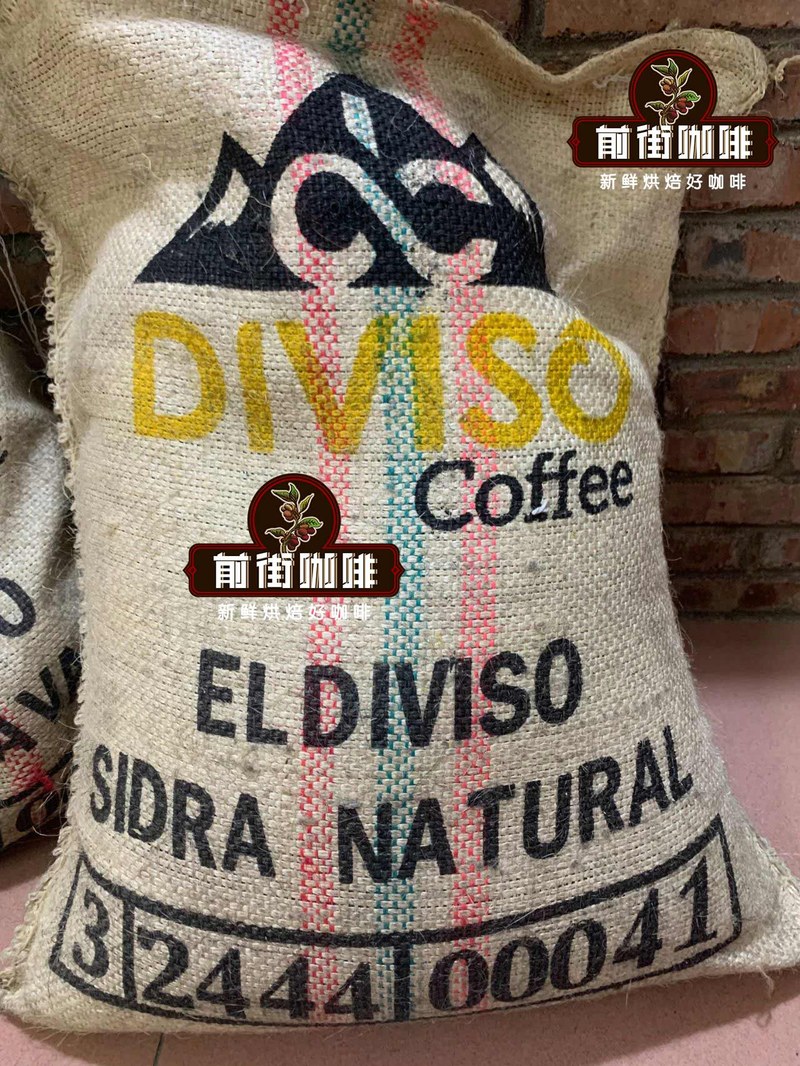 购物车碾过膨化货架，整面咖啡豆墙撞进视线